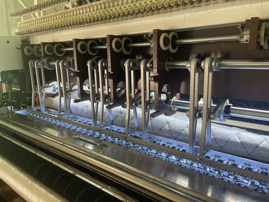 1400RPM 1,7m Компьютеризированная вращающаяся крючок многоигловий Quilting Machine